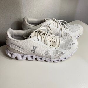 Women’s On Cloud Size 8